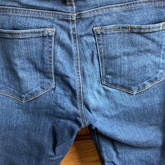 Paige Verdugo Crop - Picture 4 of 7